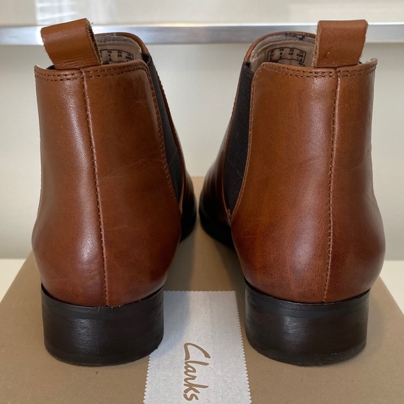 Clarks Chelsea Boots - Size 6 - Picture 4 of 16